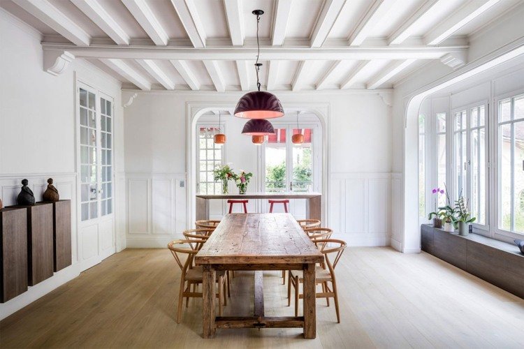 klassisk-arkitektur-modern-matsal-stort-vitt-trä