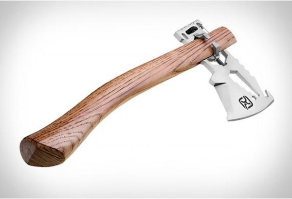 klax-multi-tool-ax-med-handtag-trä