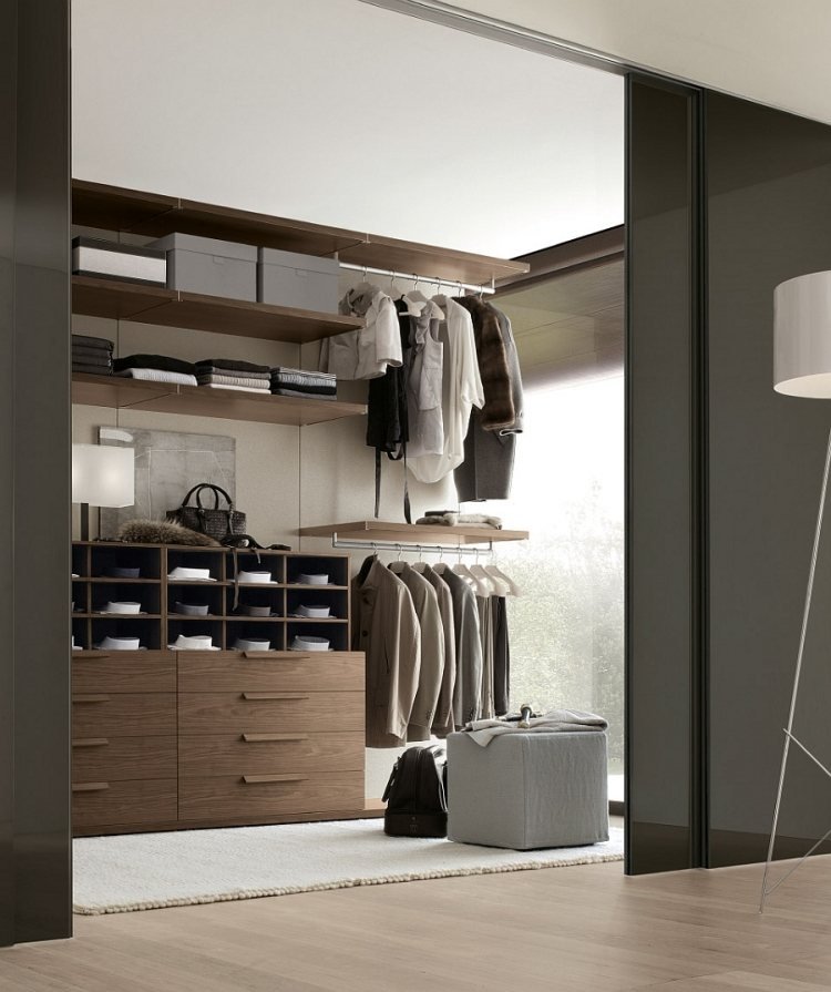 Bygg din egen garderob-lutande-gå-i-skjutdörr-trä-brun-beige-ädel-modern-minimalistisk