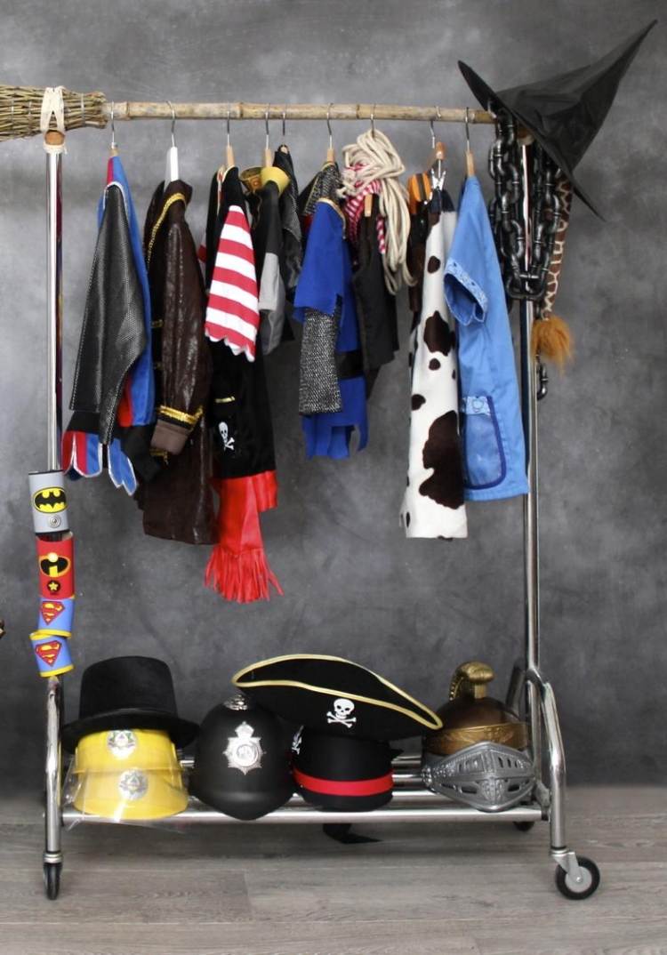Kläder-skena-garderob-mode-idéer-barn-kostymer-dekoration-karneval-halloween