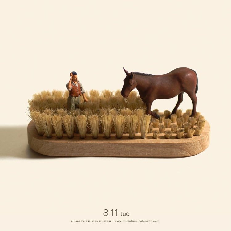 borsta häst dagliga objekt miniatyr värld fotografering