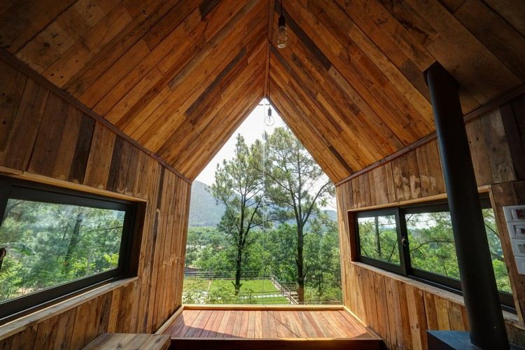 micro hut trä beklädnad glas vägg outlook
