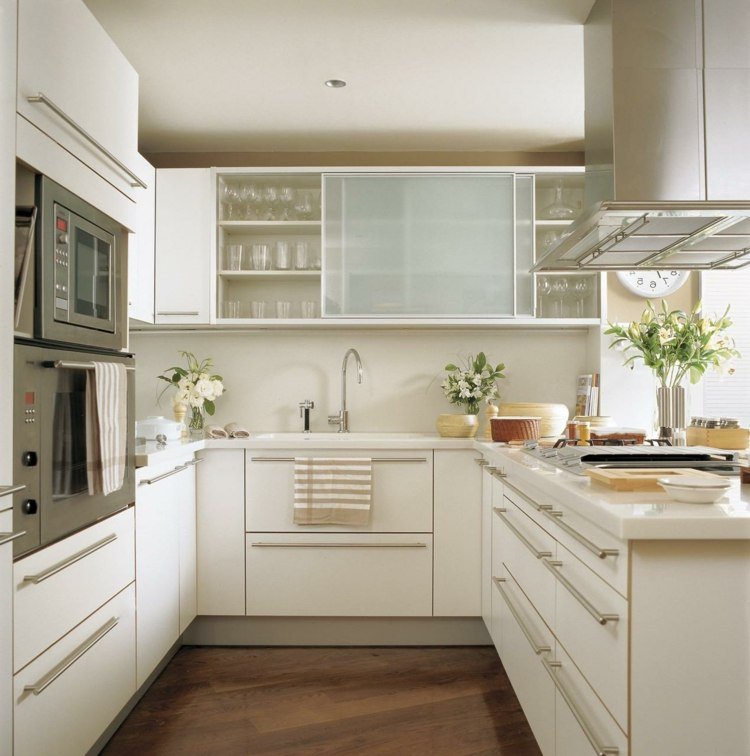 litet kök minimalism-köksstil-glas-dörrar-skåp-skjutdörrar-laminat