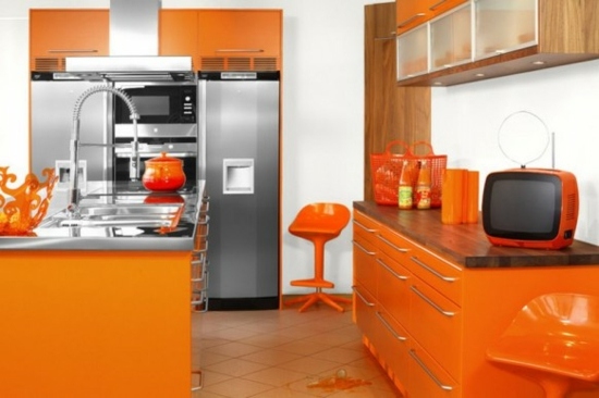 litet kök retro stil orange färg