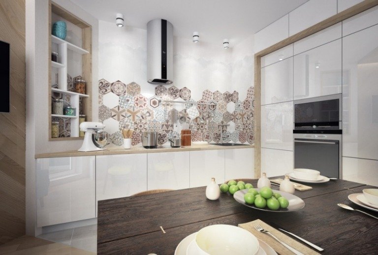 litet-kök-vägg-design-mönster-kakel-sexkantig-form-vit-högglans-skåp-fronter