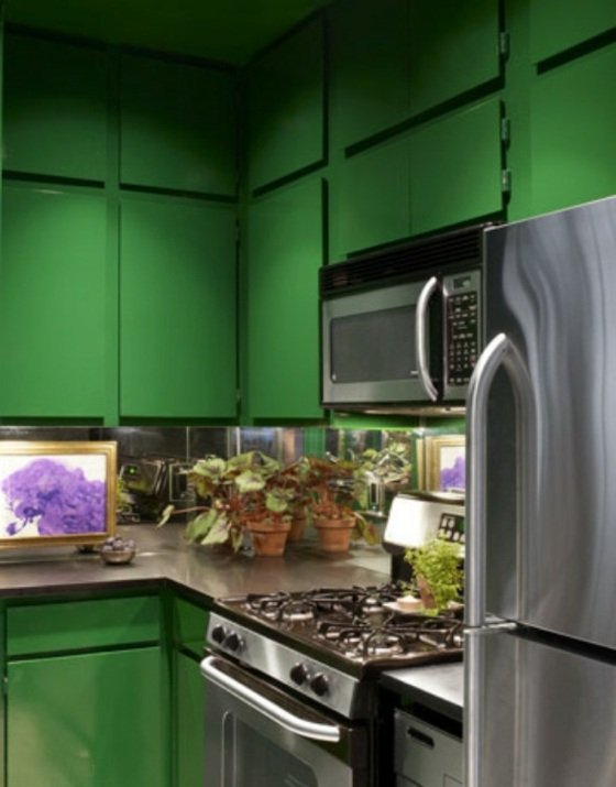 färgad-lösning-för-små-kök-i-grönt