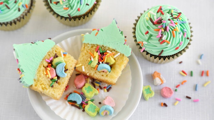 Gör en liten påsköverraskning själv-barn-godis-socker strössel-muffins