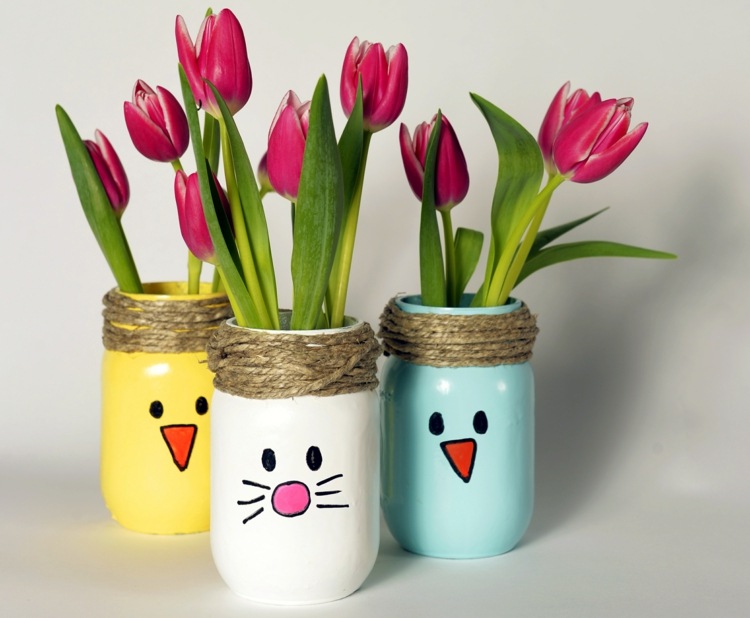 Påskgåvor-tinker-vaser-burkar-kanin-ungar-målarfärgade-sisal rep-tulpan-blommor
