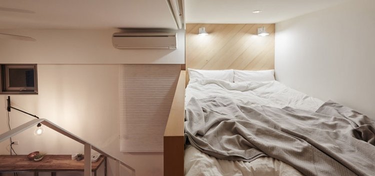 små-rum-inredning-ett-rum-lägenhet-sov-säng-konstruktion-nattlampor