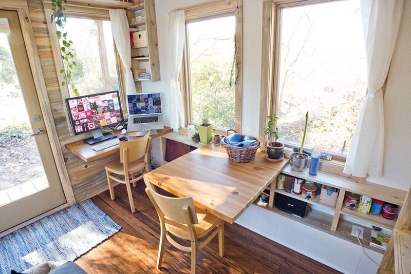 Små rum inredda kontor-skrivbord-mini hus interiör