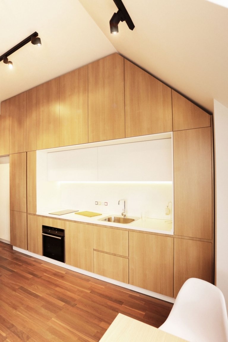 Inred små rum -vitt-ljust-trä-fronter-inredning-kök-modern-öppen-planering