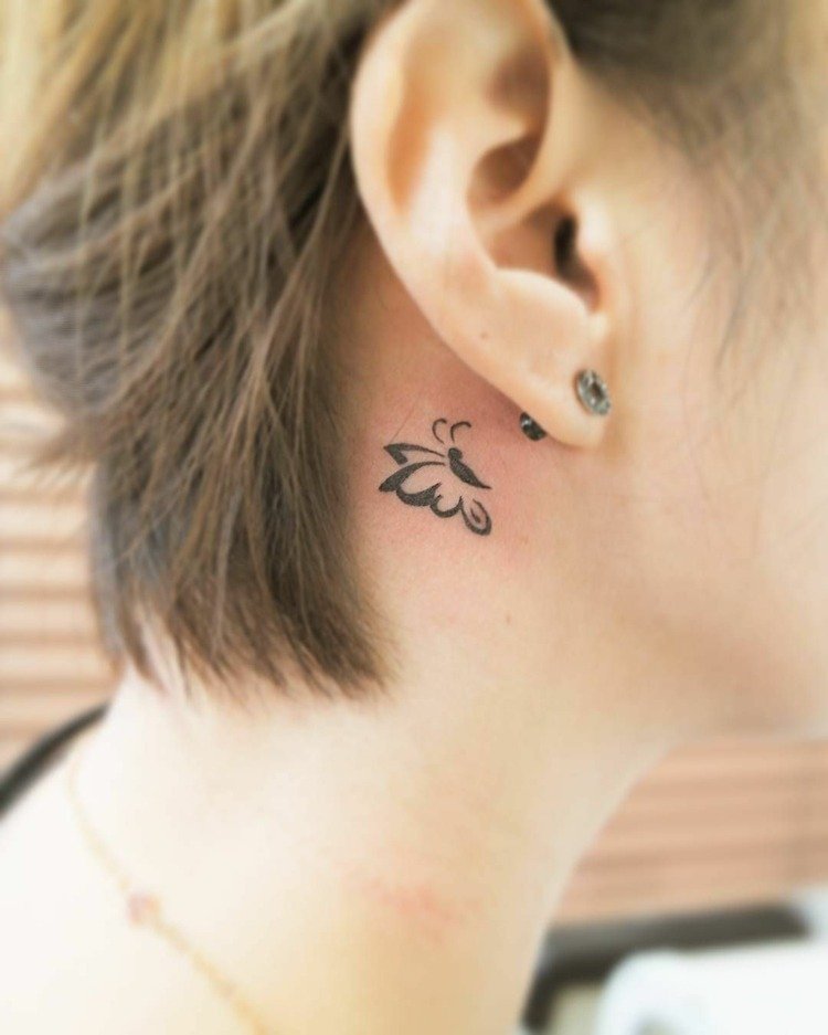 fjäril små tatueringsmotiv för bakom örat för kvinnor monokrom minimalistisk