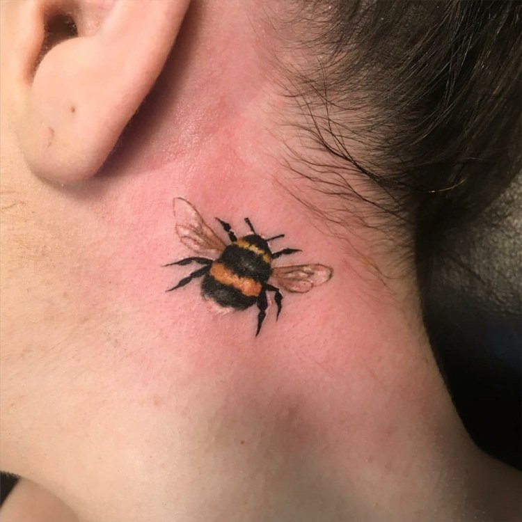 hummel små tatueringsmotiv för bakom örat för kvinnor färgade