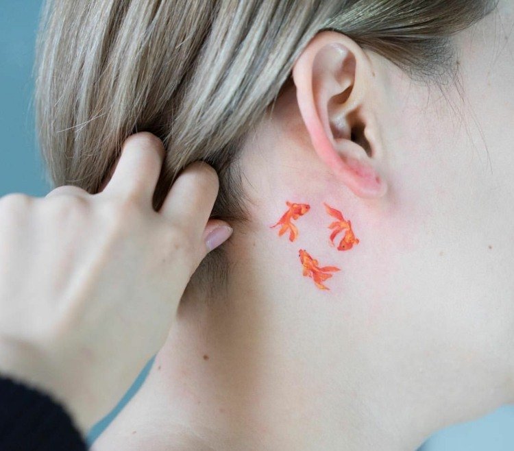 guldfiskfärgade små japanska tatueringsmotiv för kvinnor