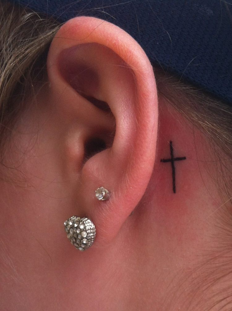enkla tatueringsmotiv mini cross religiösa