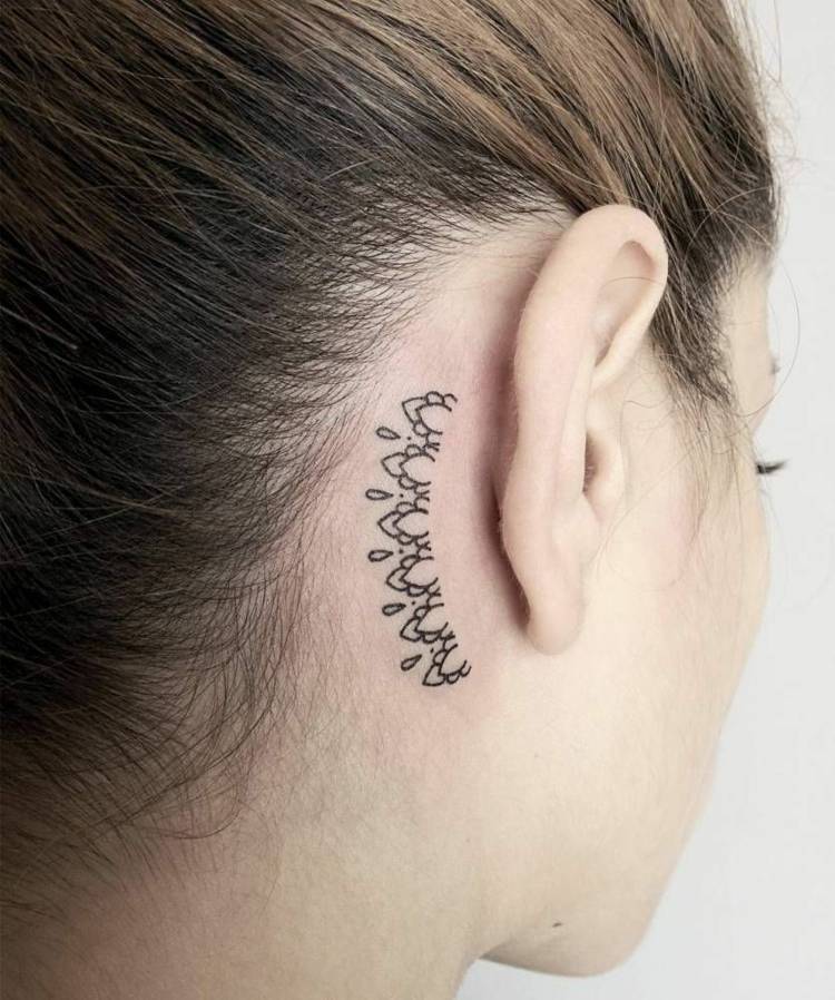 prydnad filigran små tatueringsmotiv för kvinnor bakom örat