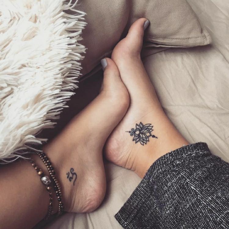 Små fot tatuering idéer mandala lotus blomma kvinna-