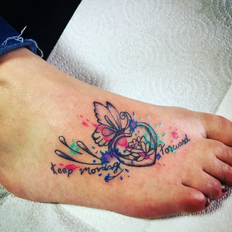 Fot tatuering hjärta bokstäver tatuering idéer kvinna