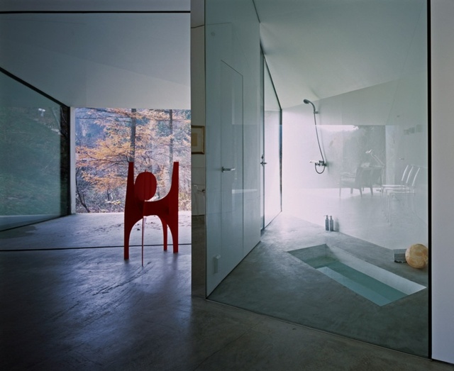 Glasfasadfönster badrum inbyggt badkar