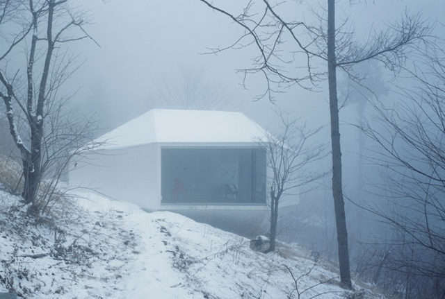 modern arkitektur envånings byggnad snö vinter