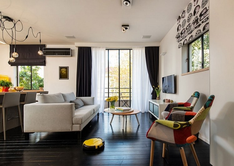 liten lägenhet-möblering-vardagsrum-svart-plank-golv