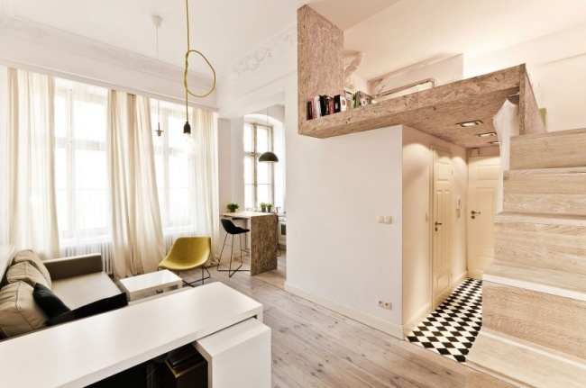 Inred en liten lägenhet kök matbord bänk vardagsrum trappor