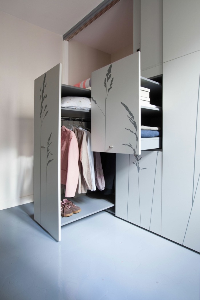 lägenhet funktionellt garderobssystem garderob hylla uppsatt loftsäng