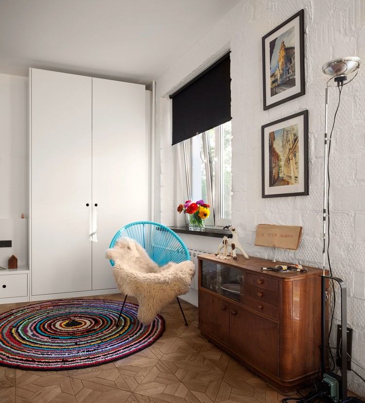 små-lägenheter-inredning-eklektisk-interiör-färger-nya-gamla-möbler-kombinera