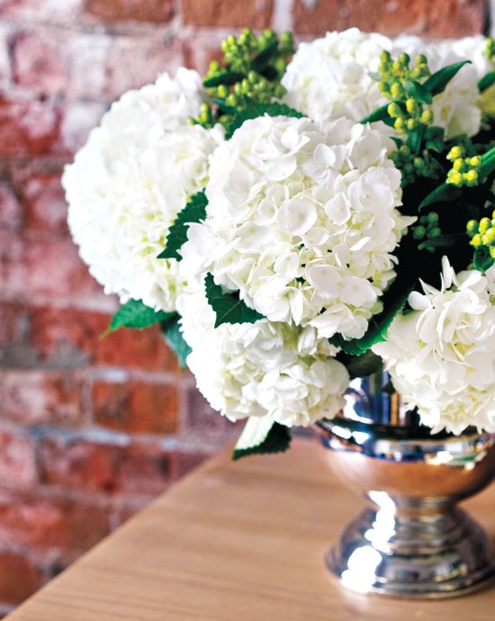 dekorera blank vas gör blomsterarrangemang själv