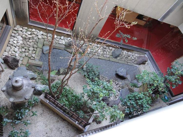 små japanska trädgårdsgårdar trädstenar