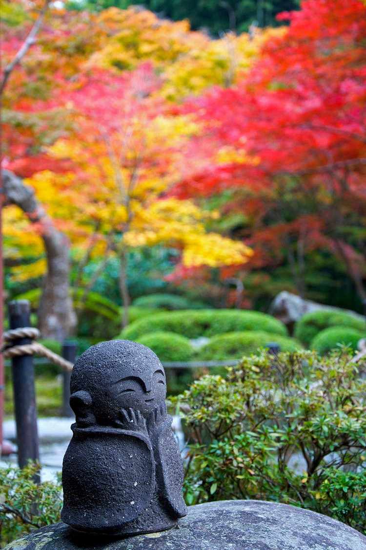 japanska trädgård idéer trädgård figurer sten