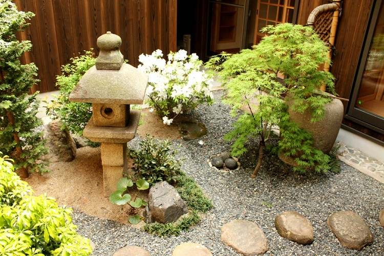 liten japansk trädgård design tips design idé grus sand