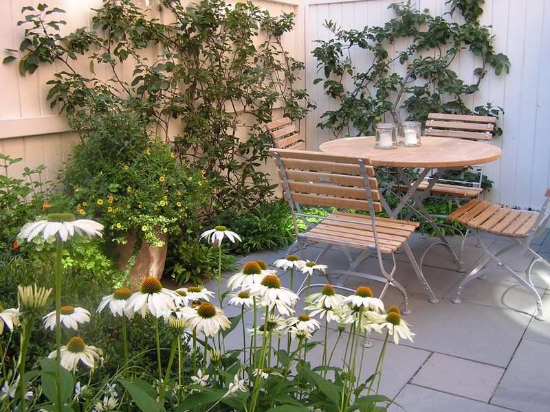 Skapa en liten trädgård-sittgrupp-design idéer