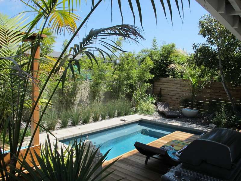 Liten trädgård-bakgård-pool-graeser-design-idéer