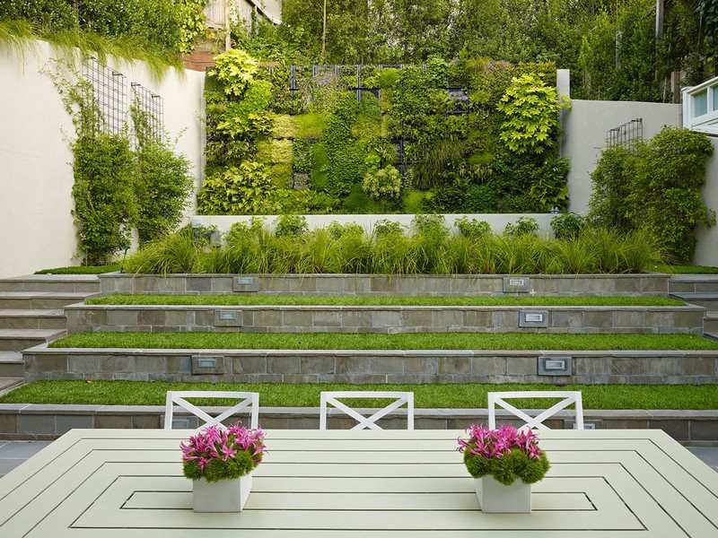 Liten trädgård-vertikal-plantering-idéer-sluttning-betong-vägg