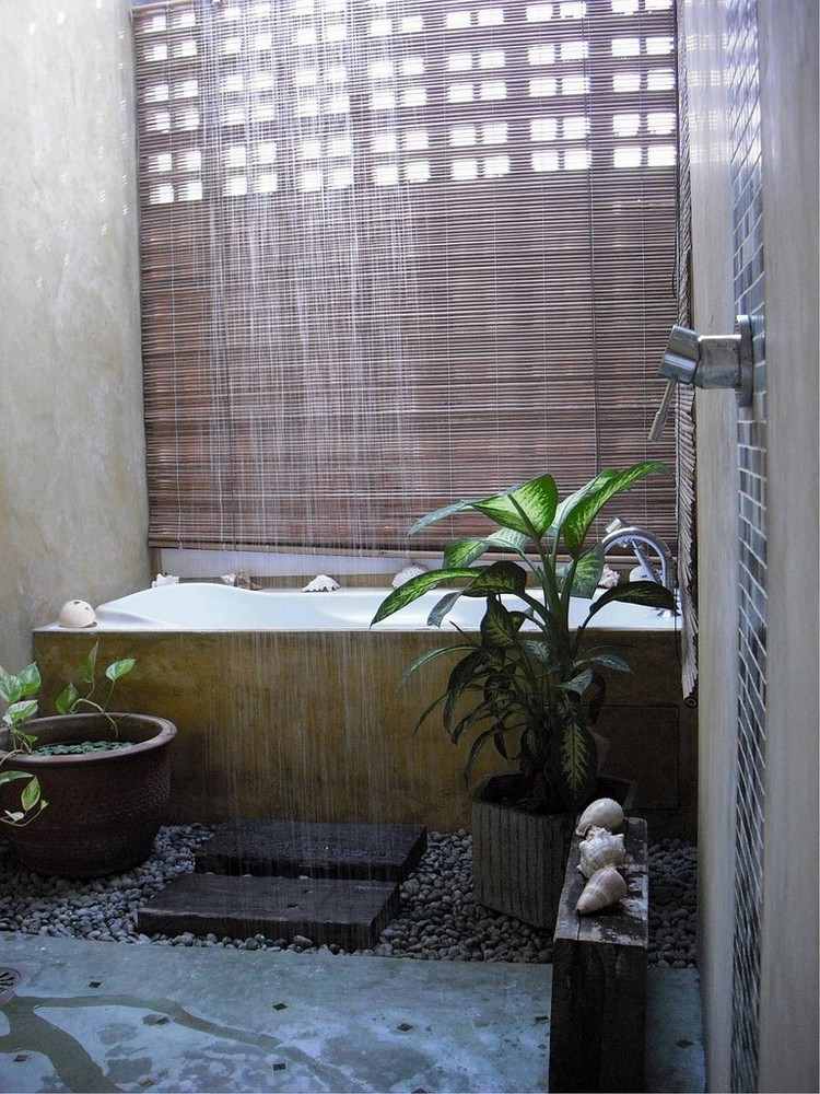 Litet badrum-wellness-oas-asiatisk stil-grus-bambu-matta-regndusch