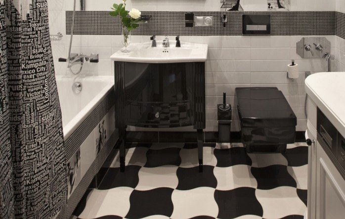 små-badrum-kakel-idéer-svart-vit-olika-format