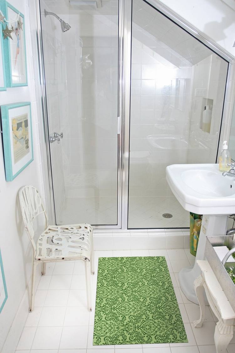 litet-badrum-loft-dusch-dörr-skiljevägg