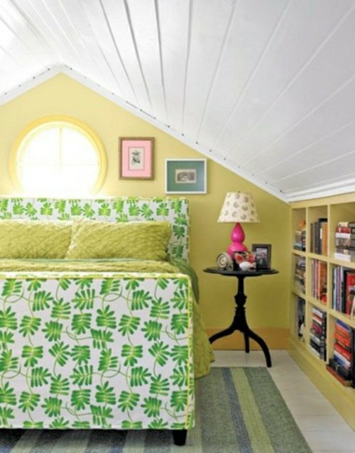 grön-säng-gul-vägg-vindsrum