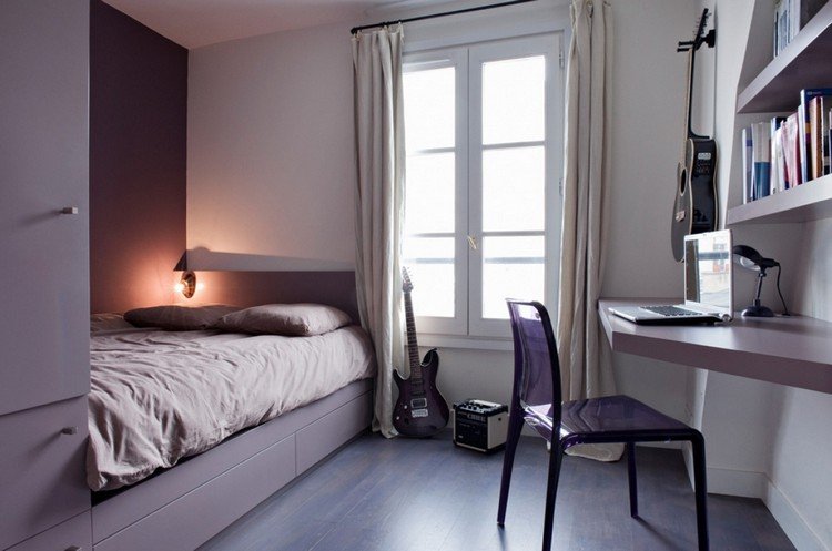 Litet sovrum-enkelsäng-sänglåda-lila-möbler