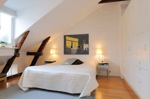 sätta upp rustika balk sovrum sovrum inbyggda garderober vitt sluttande tak