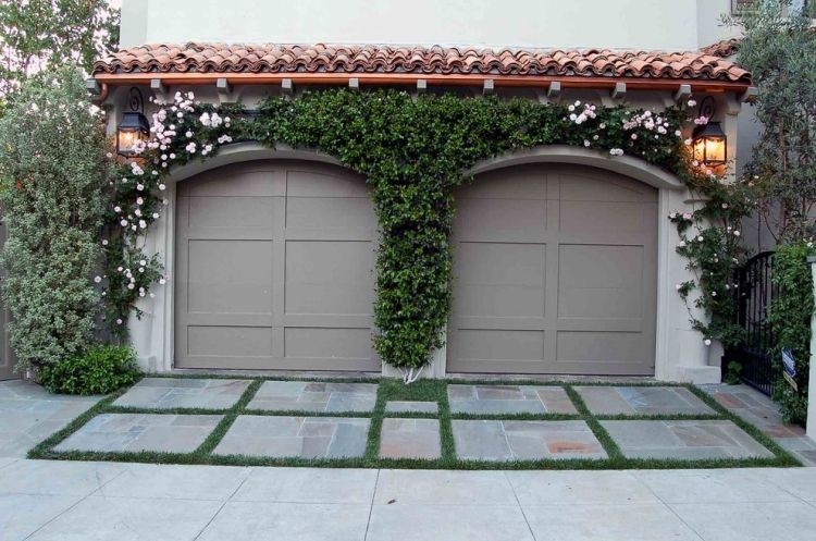 Klätterrosor-växter-försköna-garageportar