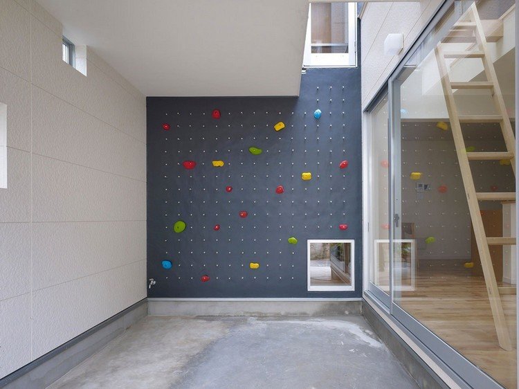 Klättervägg barnrum Bygg själv DIY -projekt Grå Handtag Garage Källare Skjutbara glasdörrar