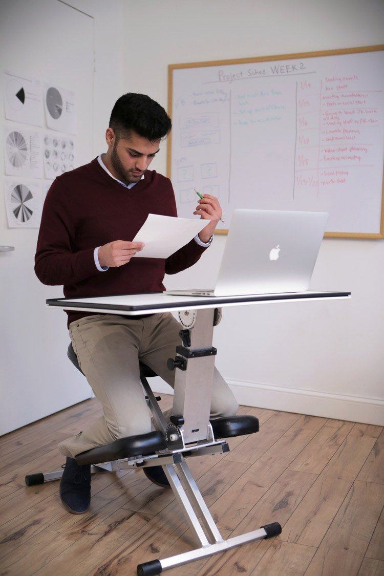 Knästol med skrivbord arbetsbord-ortopedisk-ergonomisk-metall