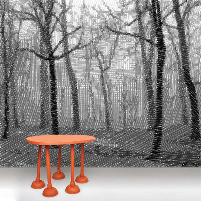 som-en-väggritad-med-penna-orange-färgat-bord