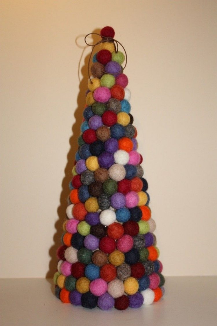 konstgjorda julgranar-tinker-kottar-filt-bollar-färgglada-små-diy