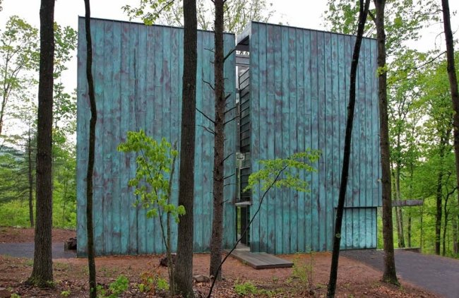 Bruneel hus-i skogen-modern sidovy samtida
