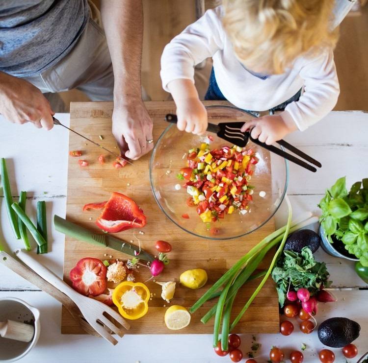 Matlagning med barn pedagogiska mål att äta hälsosamt