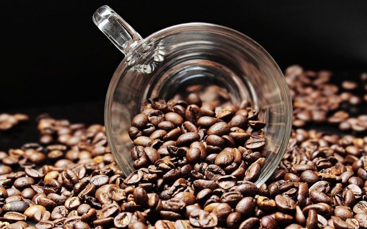 koffeineffekter för kroppen och hjärnan kaffebönor i glas