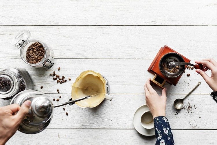Barista bönor drycker paus gör kaffe